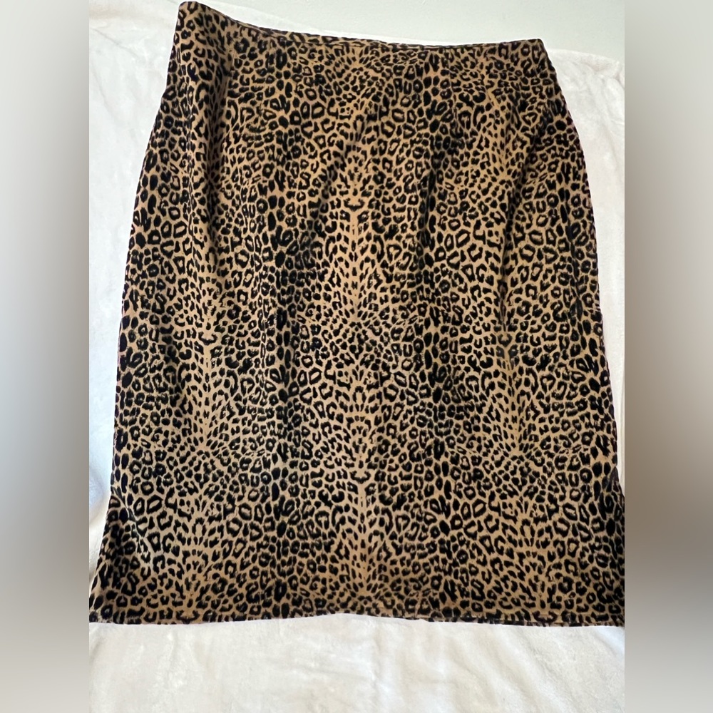 B03 - Wildlife Sportswear Textured Velvet‎ Leopard Cheetah Print Midi Skirt